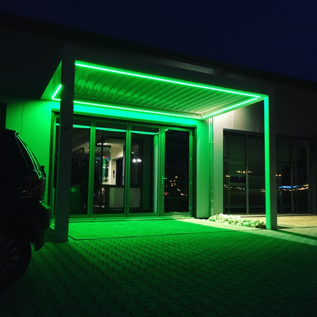 Bioklimatische Lamellendächer für Schatten und ...