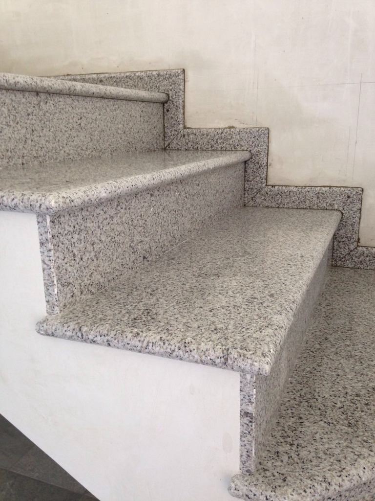 Granit Treppenstufen Bianco Cristallo poliert