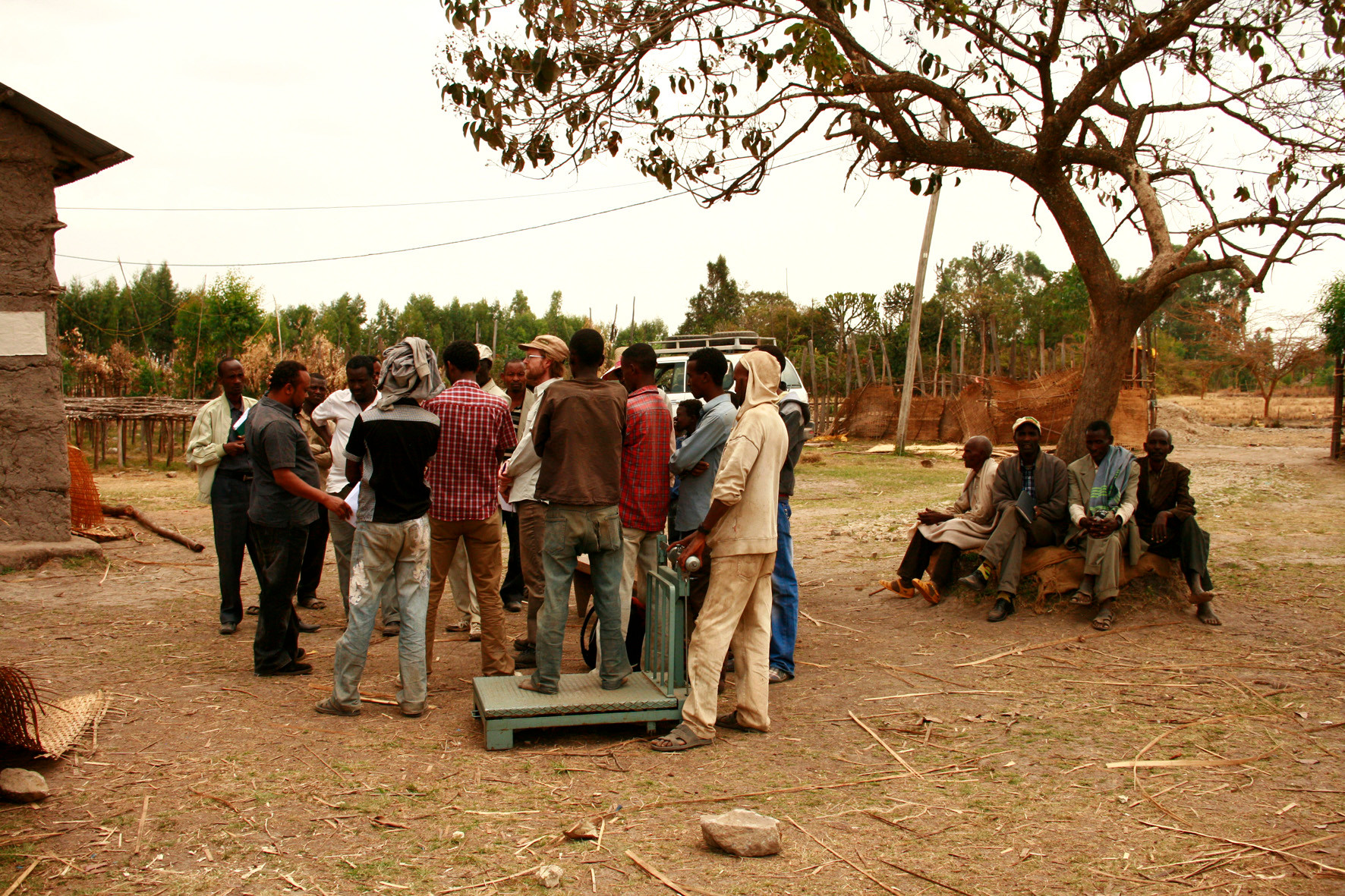 Vor dem Lagerhaus der Gorbe Kooperative.