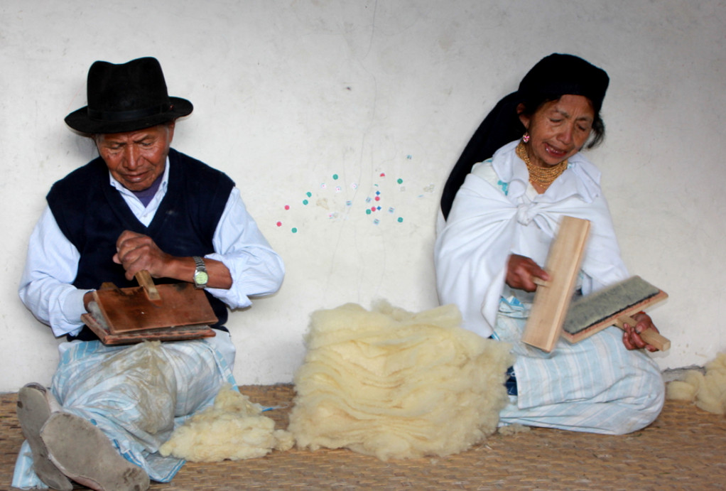 Die Weber beim Kämmen der Wolle
