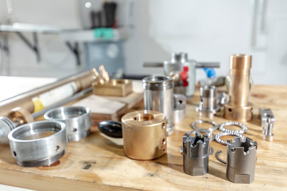 Die gelieferten Geräte werden komplett zerlegt, gereinigt, wenn nötig repariert und mit neuen Dichtungen wieder neu zusammen gesetzt. 