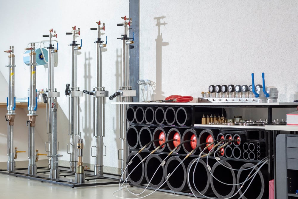 . . . und Blasensetzgeräte werden auf Dichtigkeit überprüft . . .