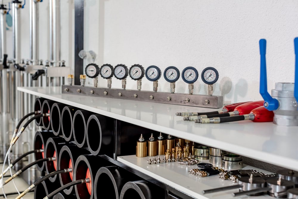 Manometer, Kugelhähne . . .