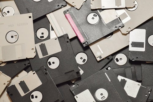 Foto von vielen verschiedenen Floppy-Disks durcheinander