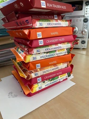 Foto von gestapelter Rittersport-Schokolade