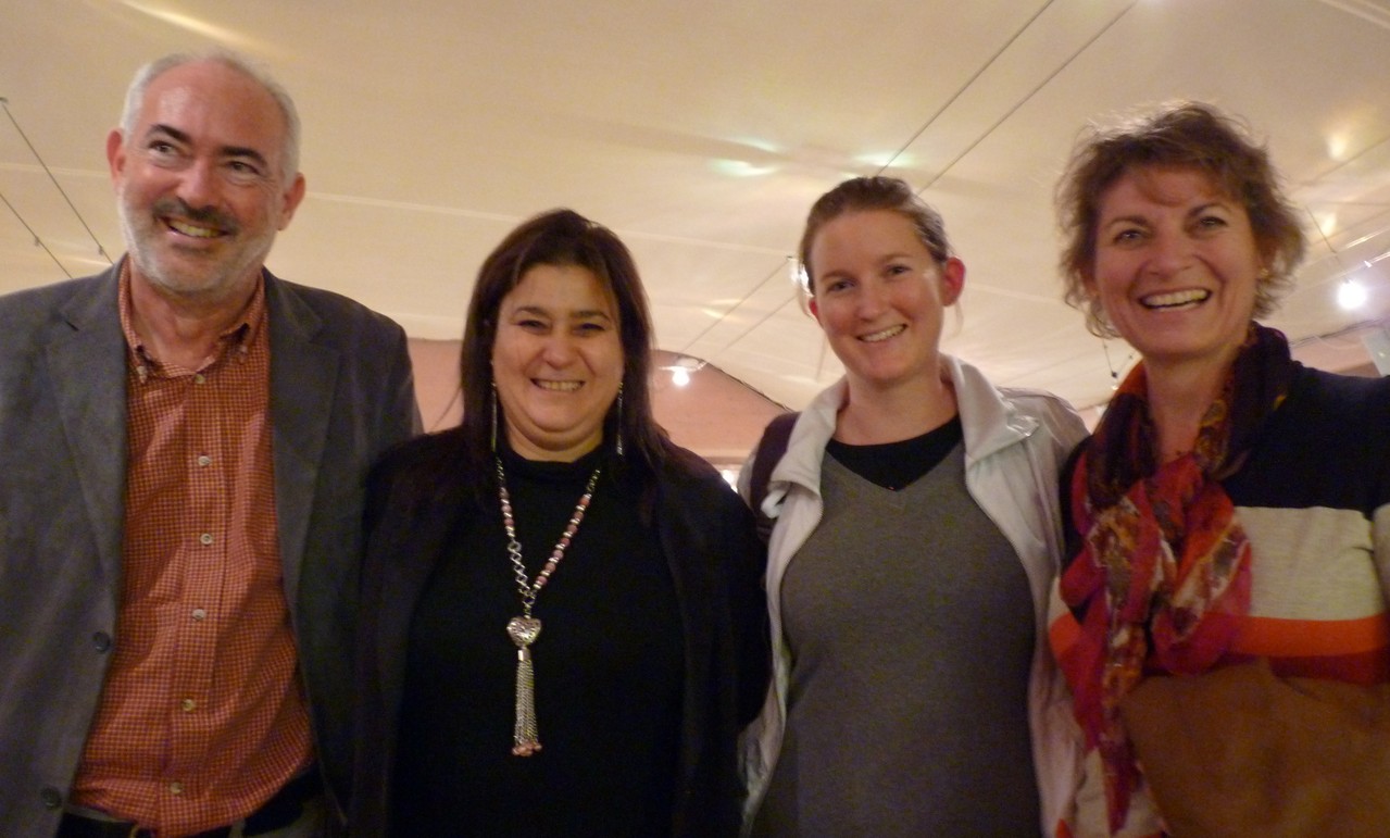 Mina avec Gilles et sa magnifique famille : quatre magnifiques sourires !