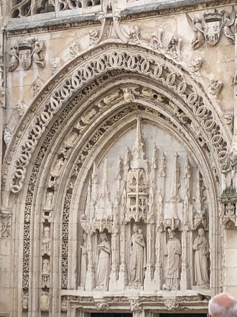 Portail principal de la Cathédrale Saint Pierre, sculptures du Jugement dernier.