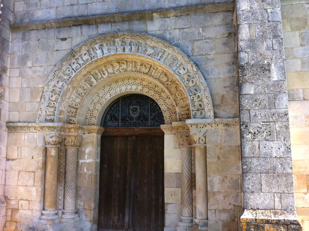 13 mai, le portail de l'église de Saint Mandé