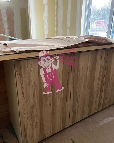 うらたかはた お久しぶりぶり これは、 クリナップシステムキッチン　ラクエラ　トリュフメープル柄吊り戸棚を吊らない　ってゆー 定番スタンダード住設を自由に使う"建材ニュートラル"の一部 ソークール！ #シティーボーイカントリー11