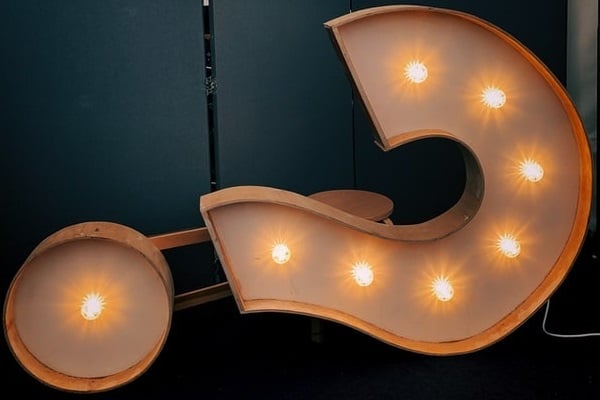 ハテナマークの電飾