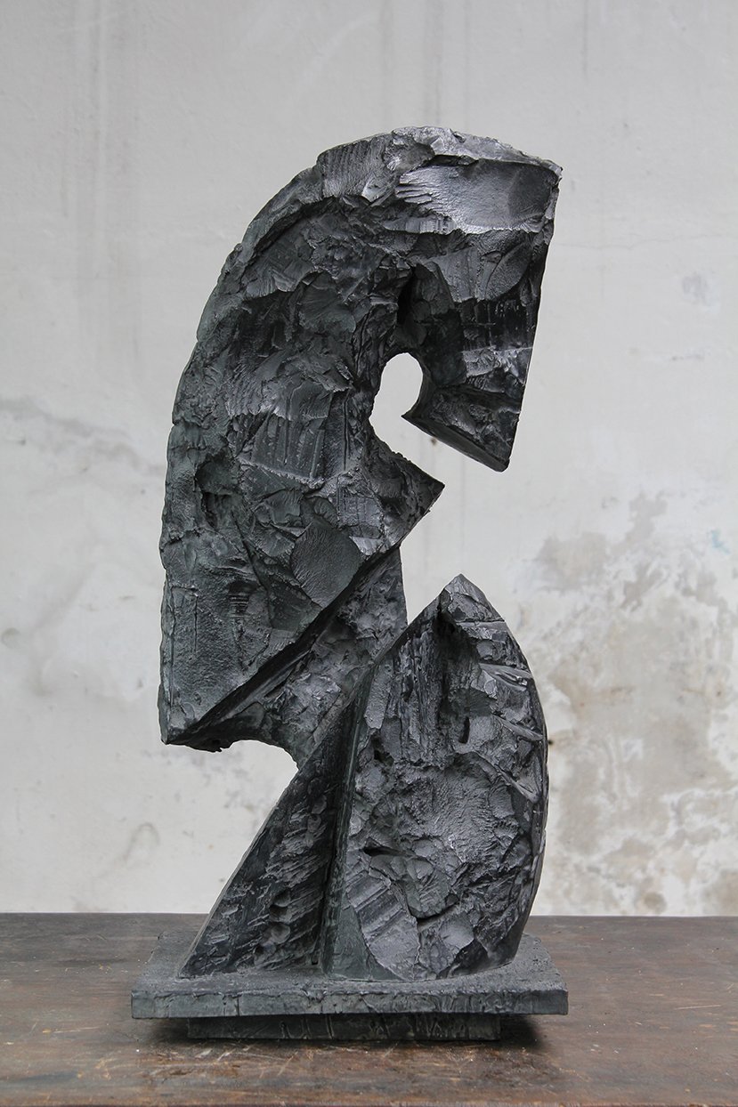 Cavalier, pièce mobile, 2016, bronze, 71 x 32 x 32 cm <br> © Mathilde de Torhout