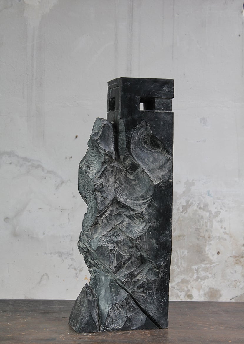 Tour, pièce secrète, 2016, bronze, 78 x 30 x 20 cm <br> © Mathilde de Torhout