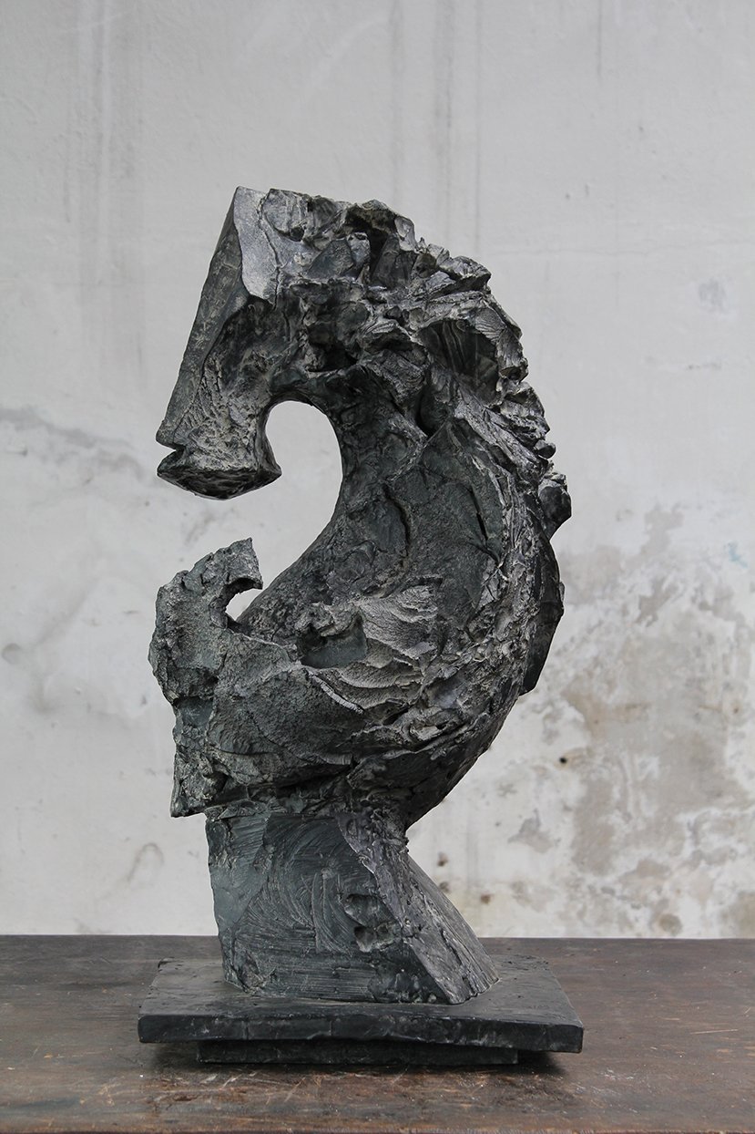 Cavalier, pièce d’eau, 2016, bronze, 67 x 32 x 32 cm <br> © Mathilde de Torhout