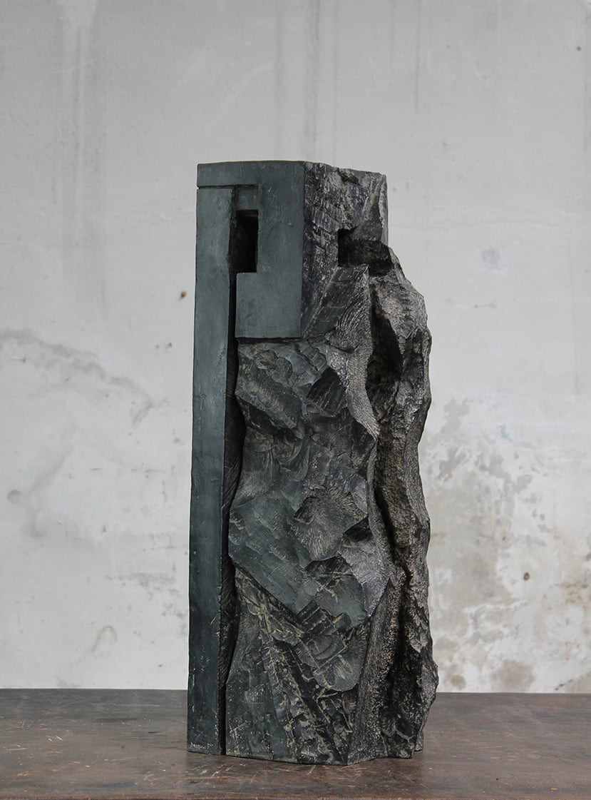 Tour, pièce de garde, 2016, bronze, 77 x 28 x 22 cm <br> © Mathilde de Torhout