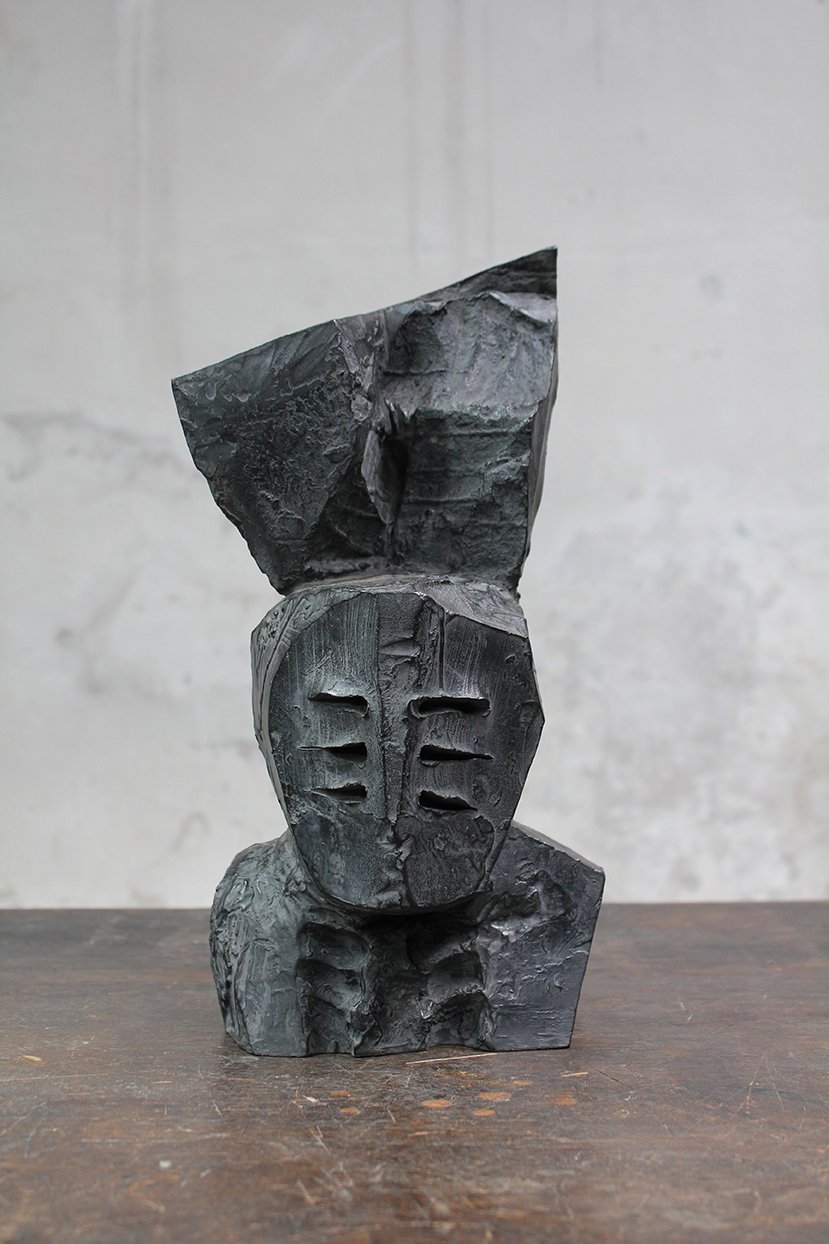 Pion, pièce d’armes, 2016, bronze, 40 x 24 x 17 cm <br> © Mathilde de Torhout