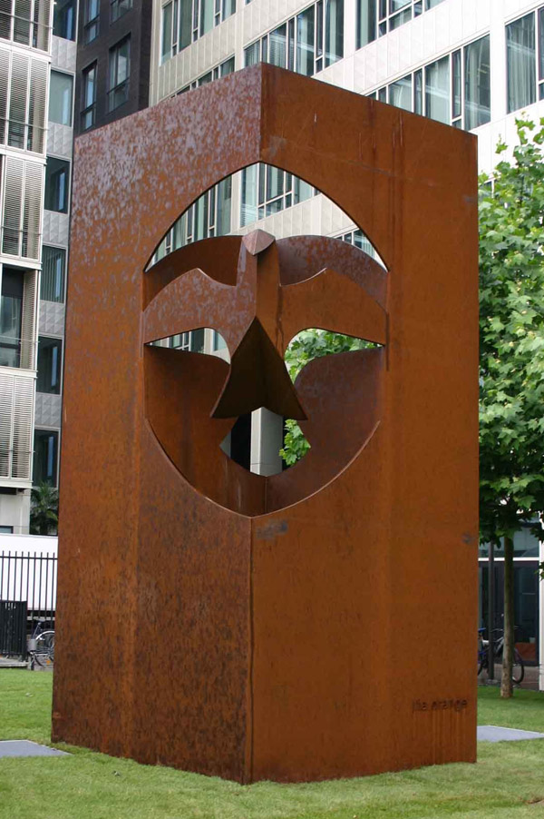 Via Orange, 2008, acier Corten, 700 x 400 x 35 cm, Siège d'Orange, Avenue Nelson Mandela, Arcueil