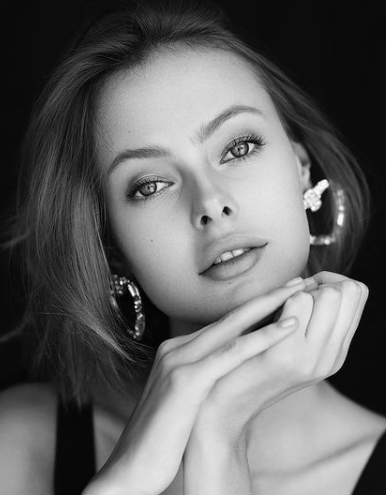 アレクサンドラ・オラ　モデルの経験は人を鍛える。それにしても、この変幻自在な美しさは、どうだ！