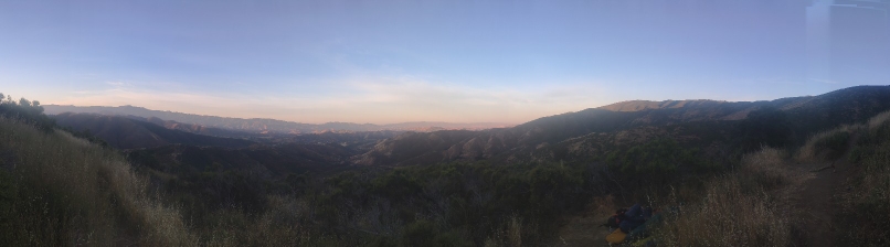 Panoramabild bei Sonnenaufgang