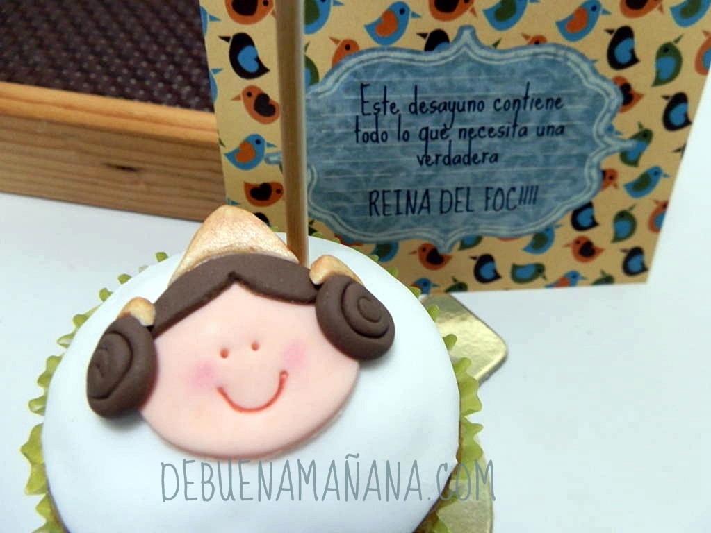 Cupcake de chocolate relleno de dulce de leche