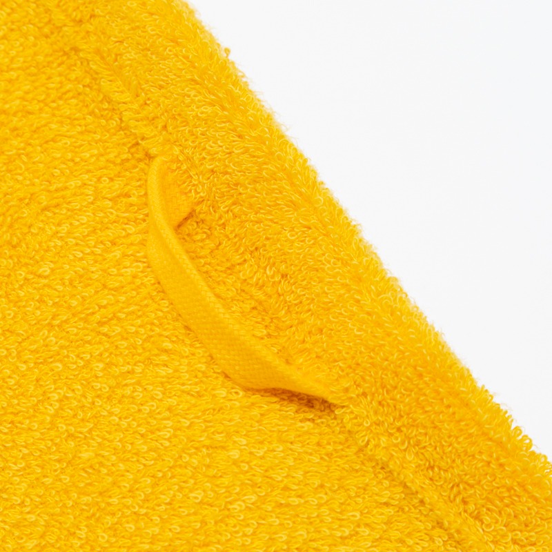 ループ付きになってフックに掛けられたりと便利に