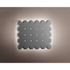 Luminaire : Cette applique SEDAP en plâtre a fait le choix de l'originalité en rappelant le biscuit de notre enfance.