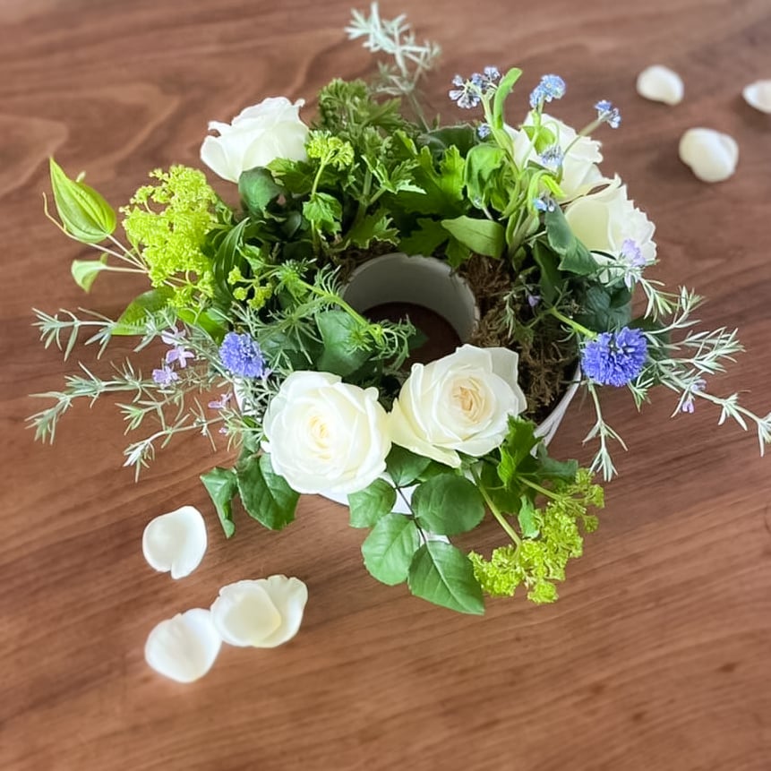 花と遊ぶ　〜初夏のお庭をイメージ、リングのアレンジ〜