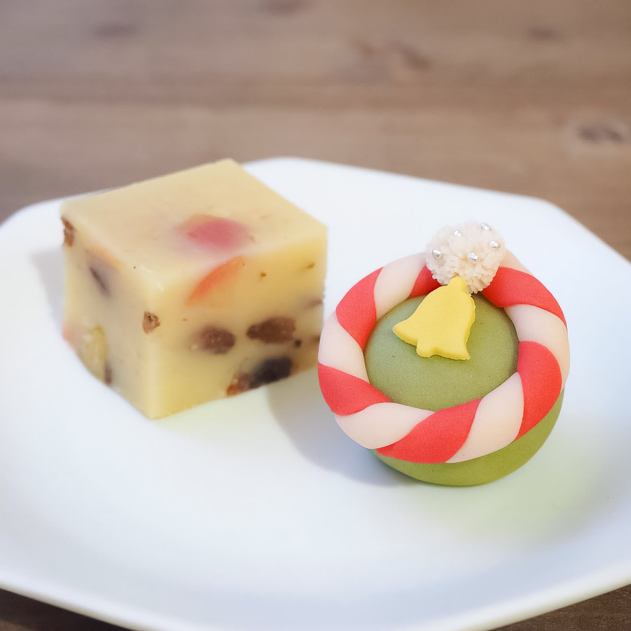 「クリスマスリース（練り切り）・林檎芋羊羹」