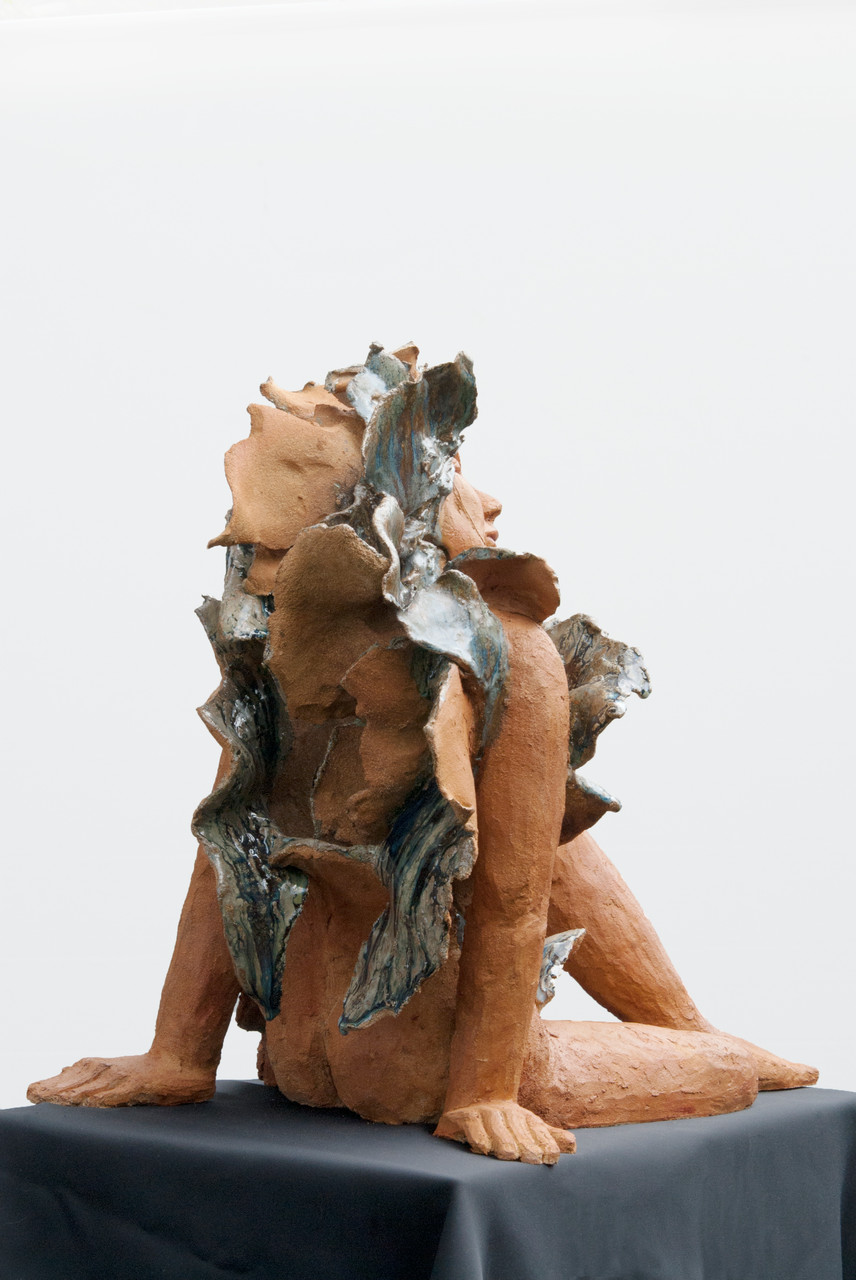 Joy is blue, sculpture femme grès et émaux - collection privée