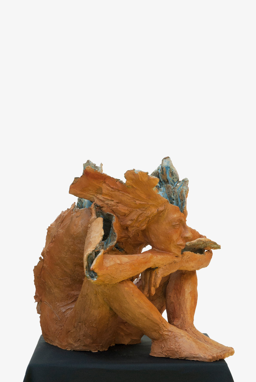 Time is blue, sculpture femme grès et émaux -1200 euros