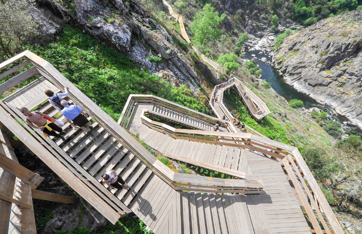 arouca-Passadiços-do-Paiva-escaliers-en-bois