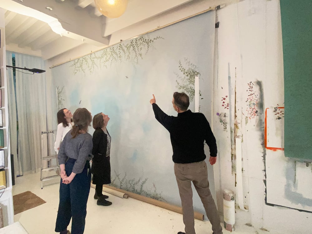 De goedkeuring van het museum, conservator Wyke Sybesma, registar Vera Jorissen en hoofd collecties Manon van der Mullen