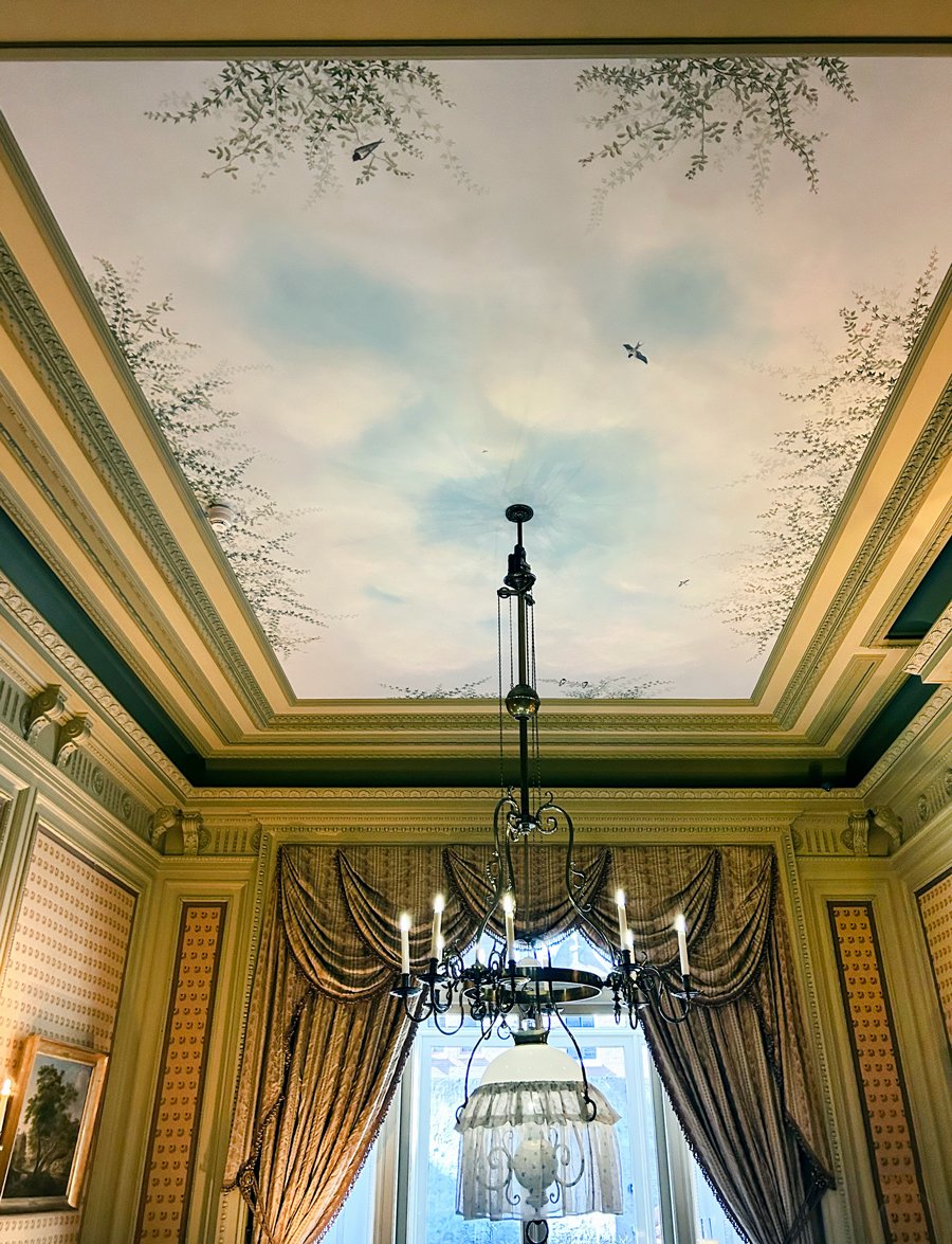 Een verdwenen plafond herontdekt: de reconstructie in Huis van Gijn