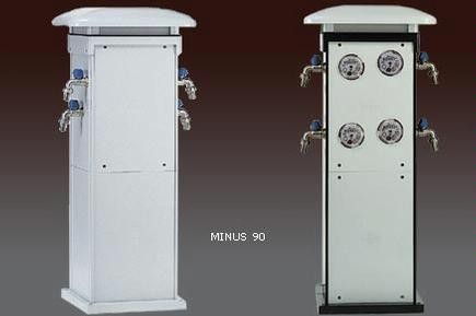 Torretas de suministro de luz y agua para campings