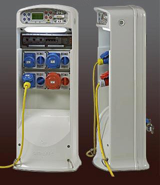 Torretas de suministro de luz y agua para puertos