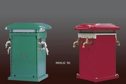 Torretas de suministro de luz y agua para campings