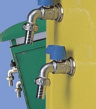 Torretas de suministro de luz y agua para campings