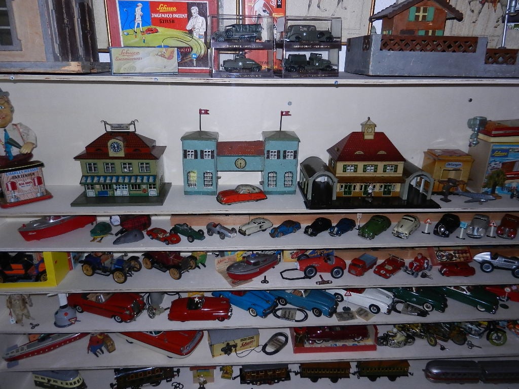 Blechbahnhöfe und Schucosammlung