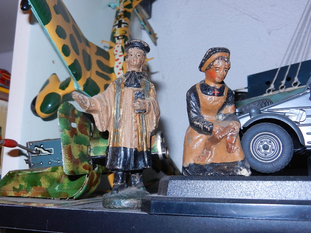 Grossfiguren Elastolin Pfarrer und Schwester