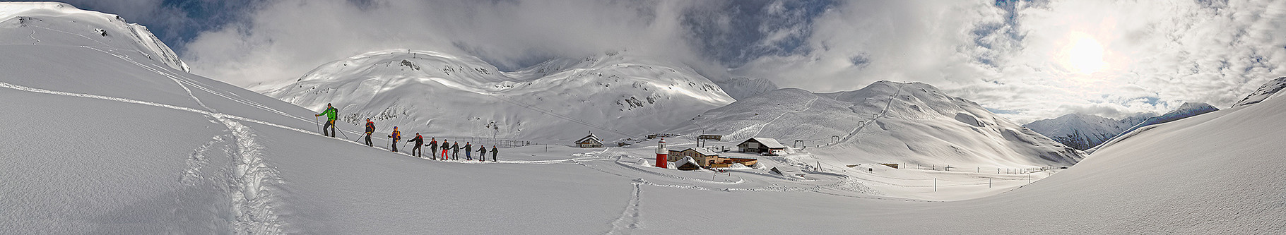 Oberalppass mit Leuchtturm