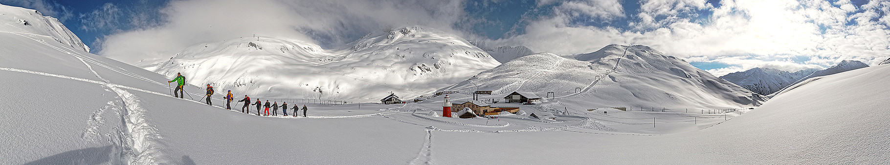 Oberalppass mit Leuchtturm