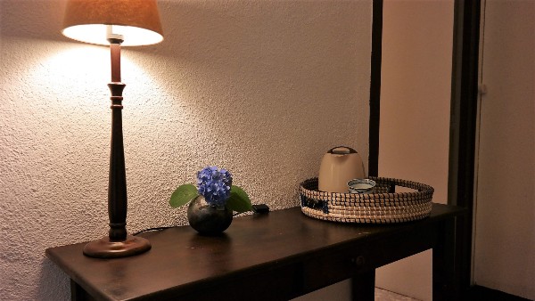 Thee en koffiefaciliteiten op de kamer