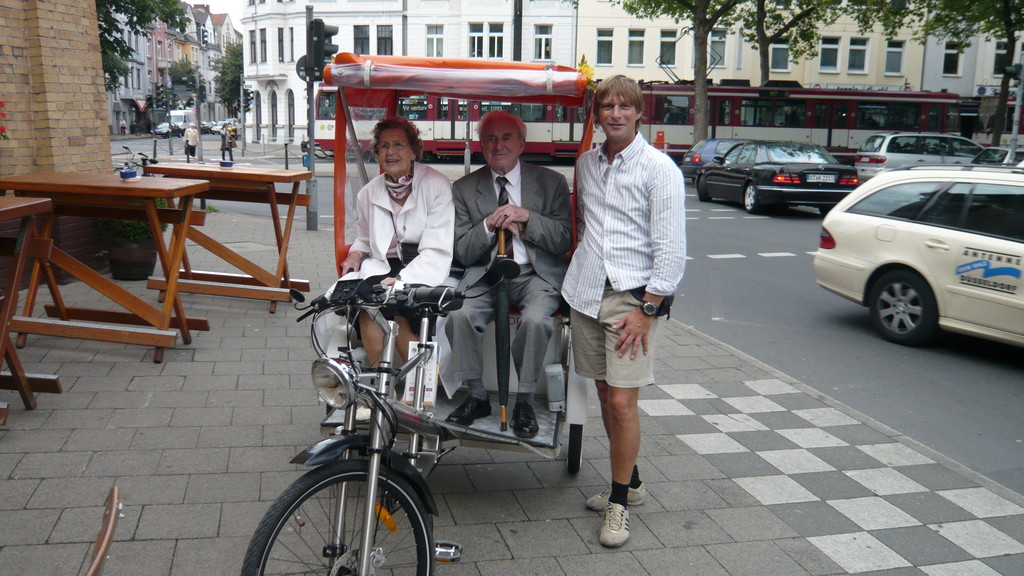 nach einer 90-minütigen Stadtrundfahrt mit einem älteren Ehepaar