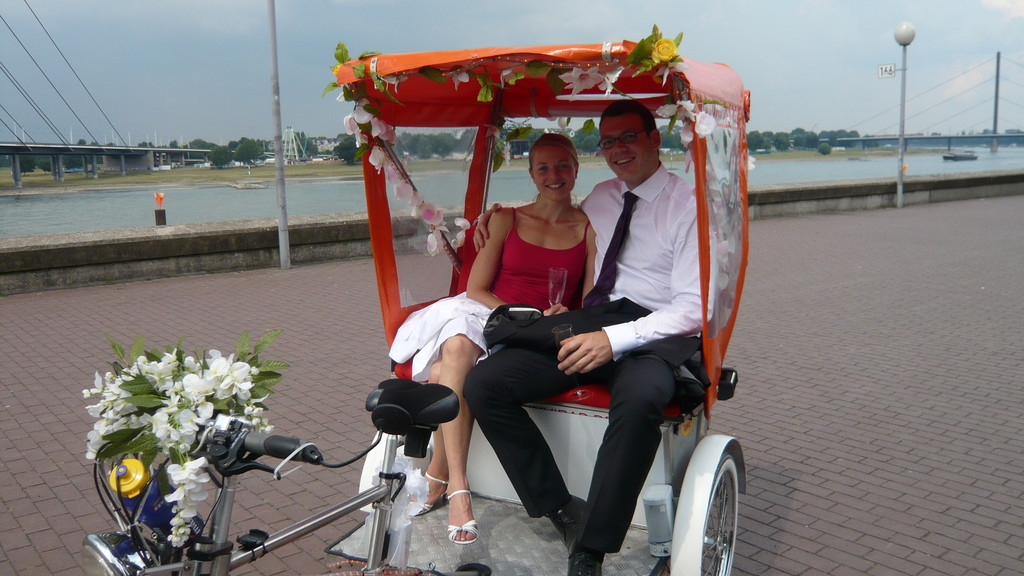 nach der Trauung - ab nach Hause, hoch die Tassen:-)