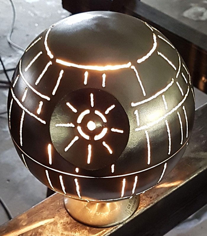 Tischlampe "Star Wars Death-Star" mit 3 Hellstufen per Touch