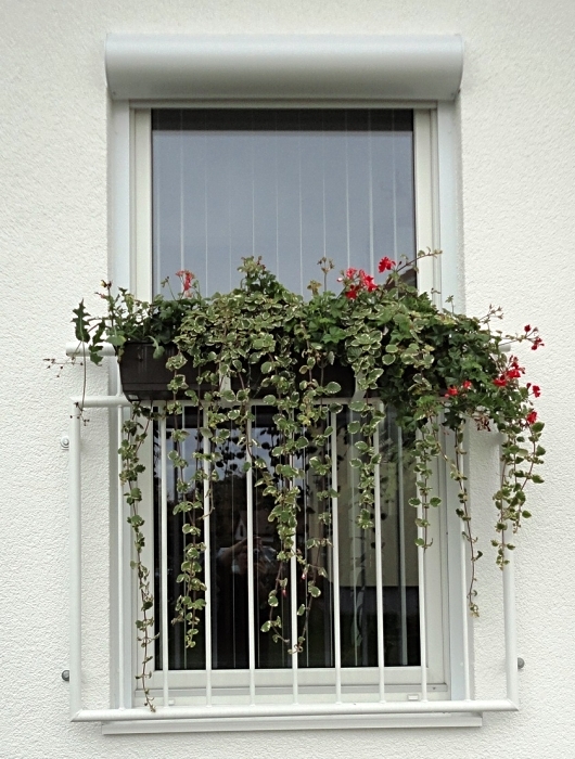 Französischer Balkon pulverbeschichtet mit Blumenkastenhaltern