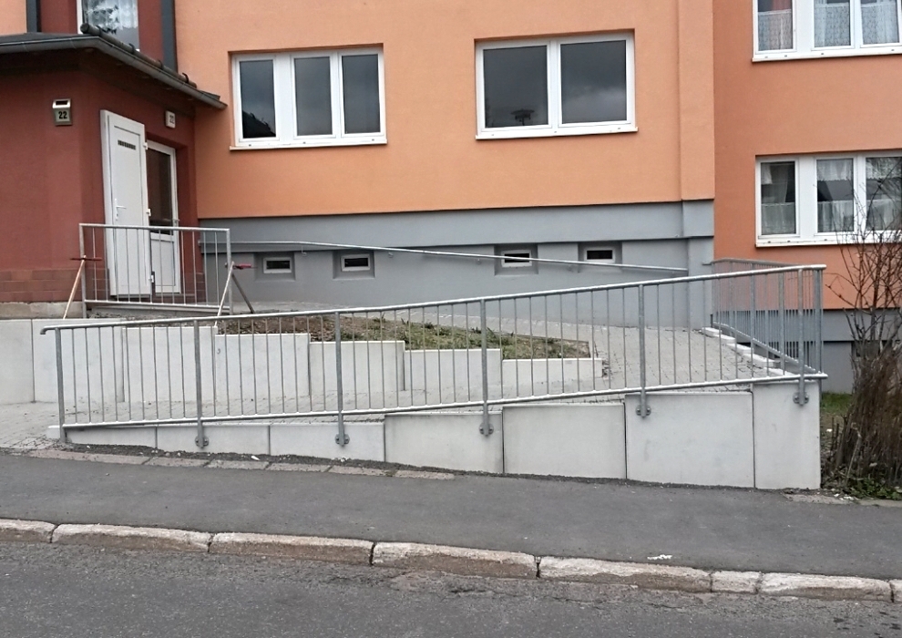 Feuerverzinkte Füllstabgeländer und Rundrohr-Handlauf