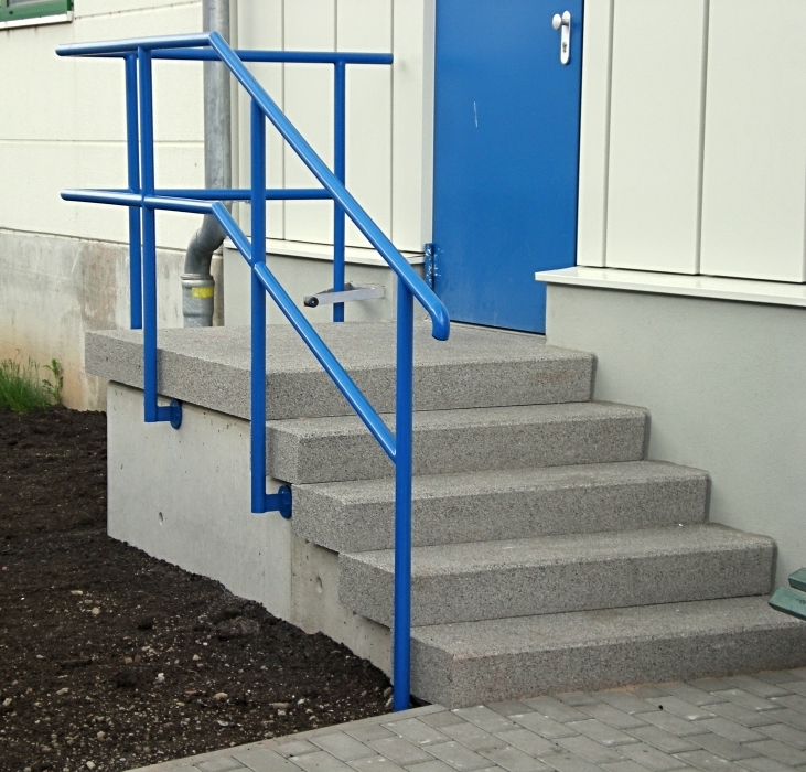 Feuerverzinktes und pulverbeschichtetes Rundrohrgeländer "Firma Alupress"