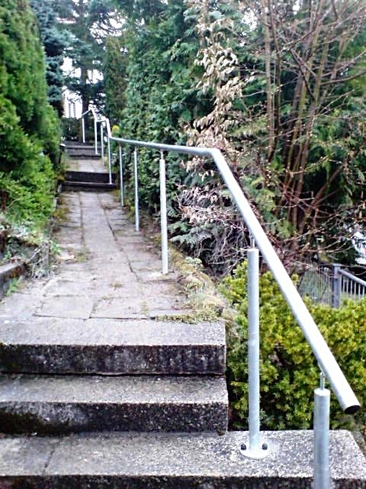 Feuerverzinktes Rundrohrgeländer