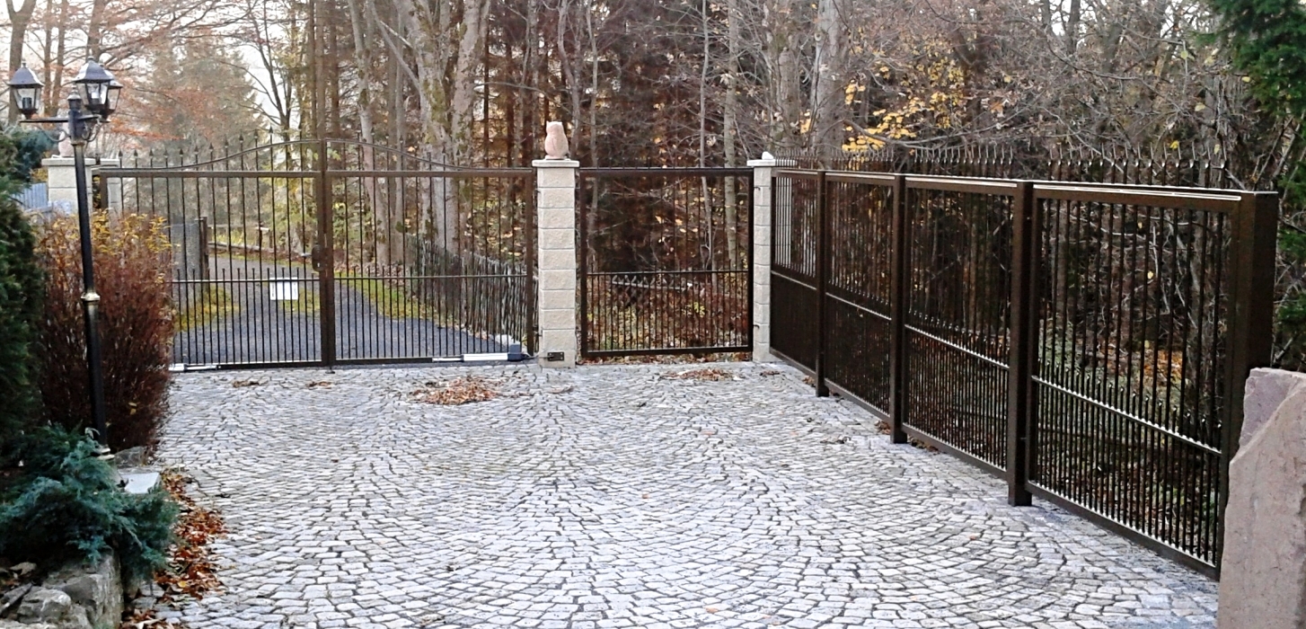 Feuerverzinkte und pulverbeschichtete Schmiedeeiseneinfriedung