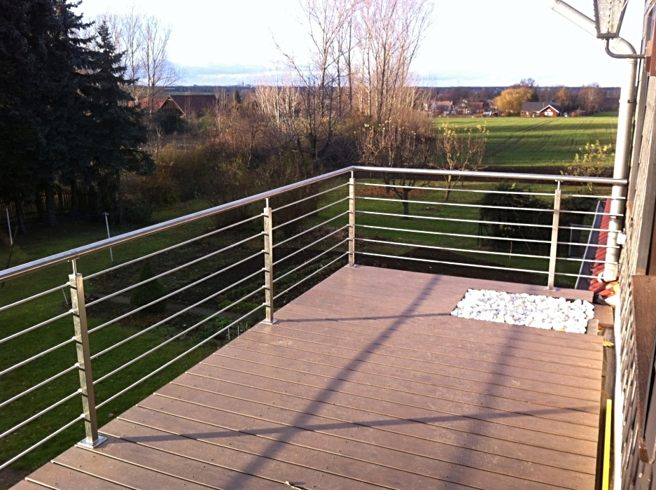 Edelstahlfüllstabgeländer aus Quadrat- und Rundrohr 